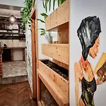 Home Central Apartment